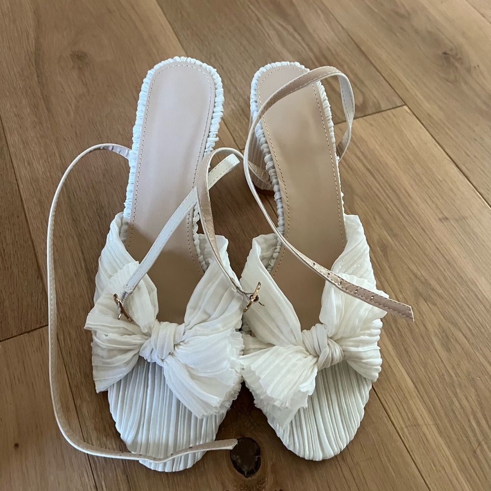 New white pumps